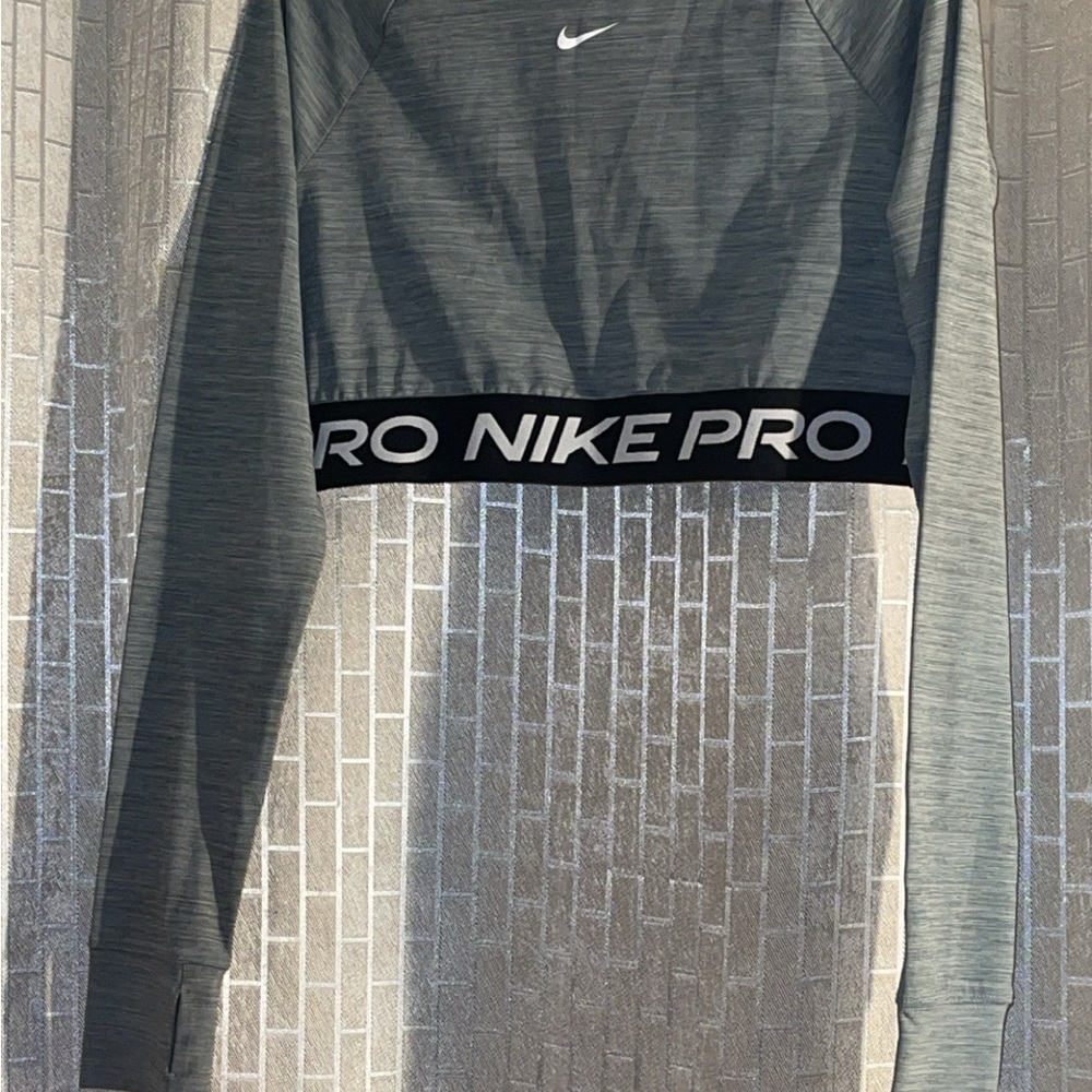 Nike Women's Gray Long Sleeve Crop Top
